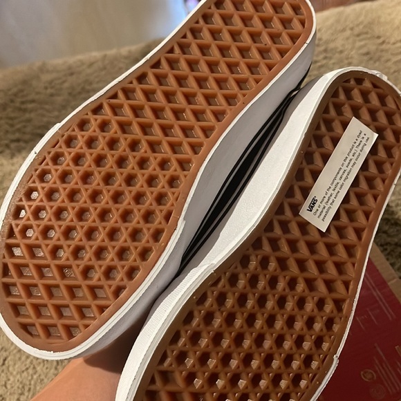 Vans - Picture 2 of 4